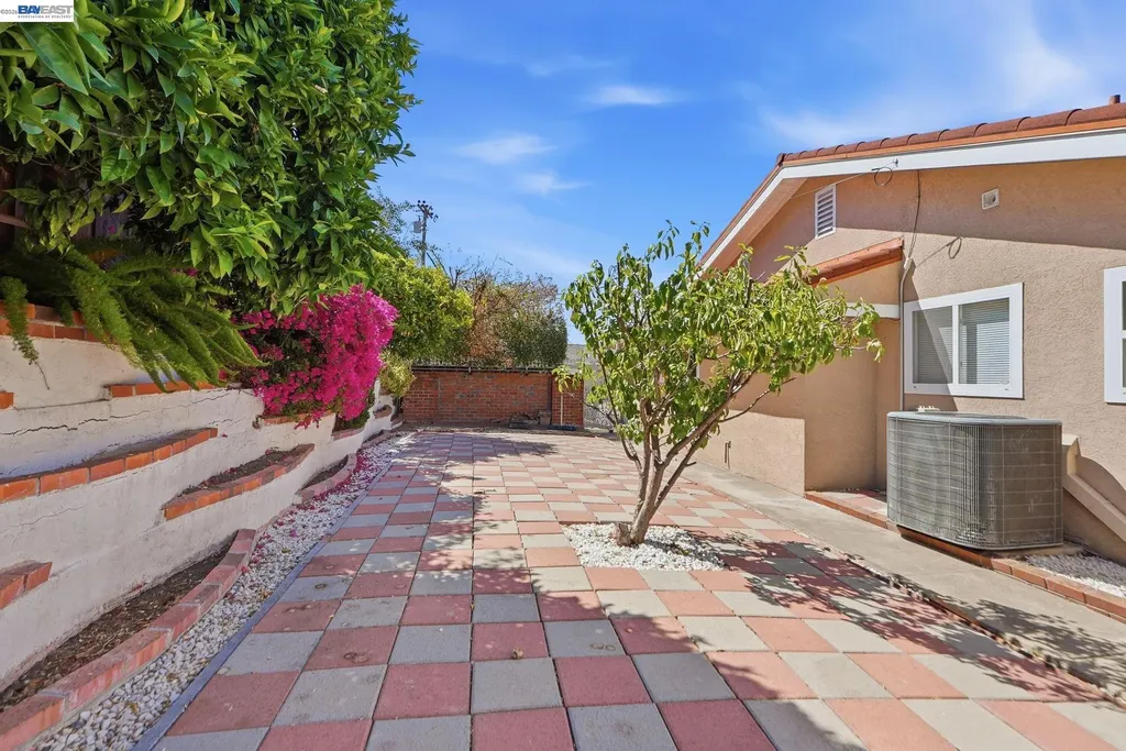 1204 Vistagrand Drive San Leandro CA 94577