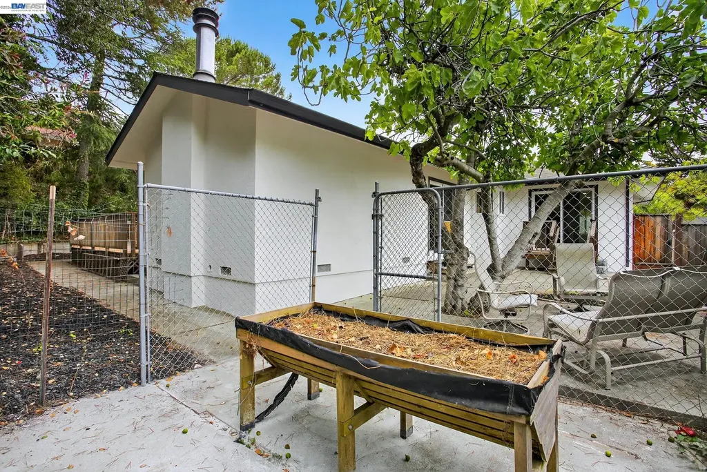 350 Elysian Fields Drive Oakland CA 94605