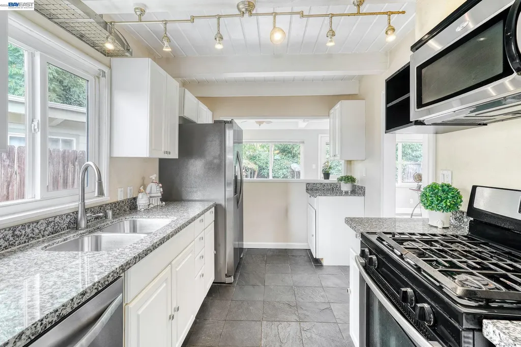 738 Lilly Hayward CA 94544