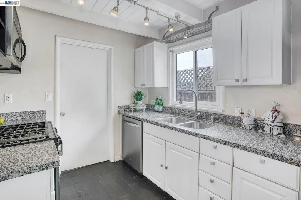 738 Lilly Hayward CA 94544
