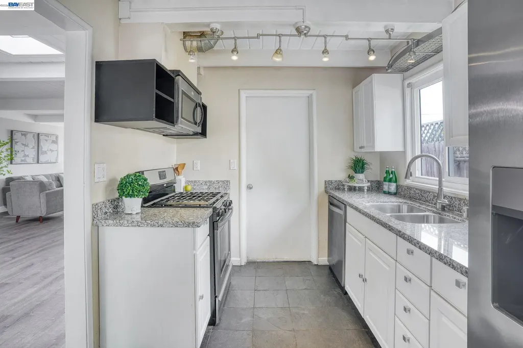 738 Lilly Hayward CA 94544