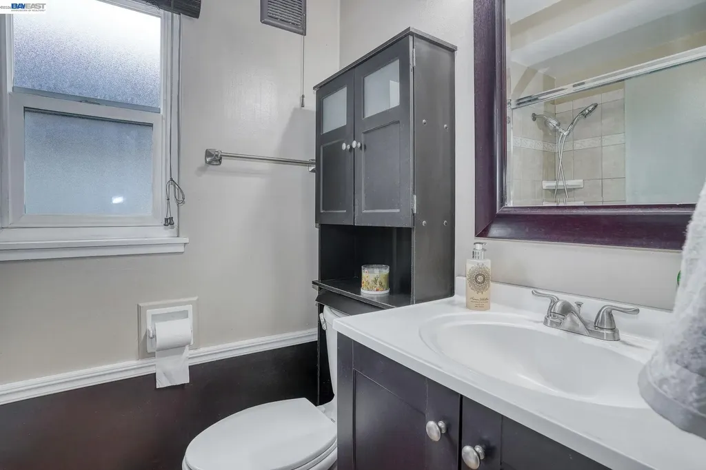 738 Lilly Hayward CA 94544