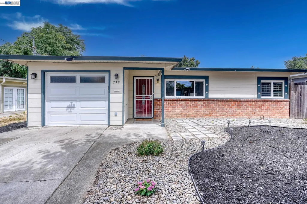 738 Lilly Hayward CA 94544