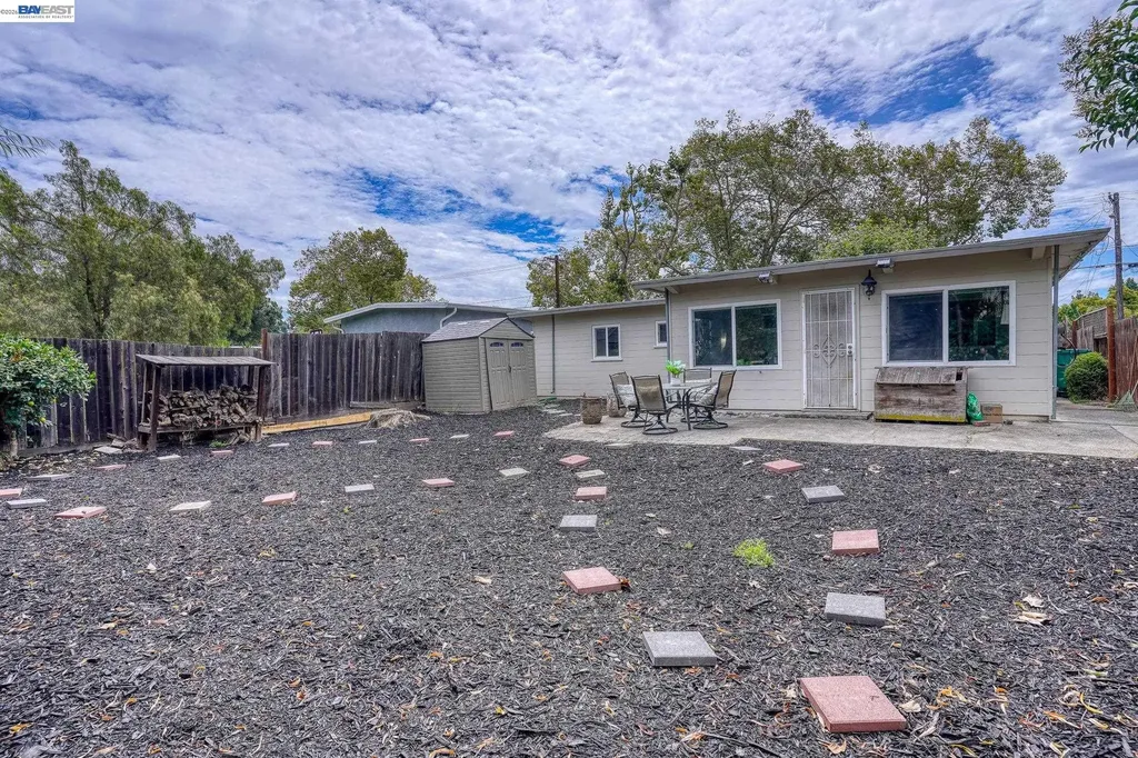738 Lilly Hayward CA 94544