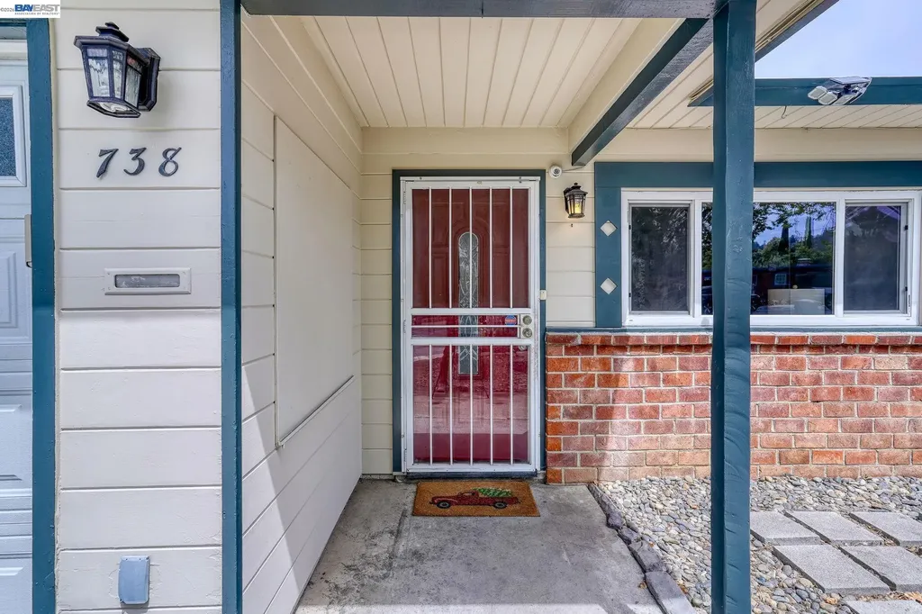 738 Lilly Hayward CA 94544