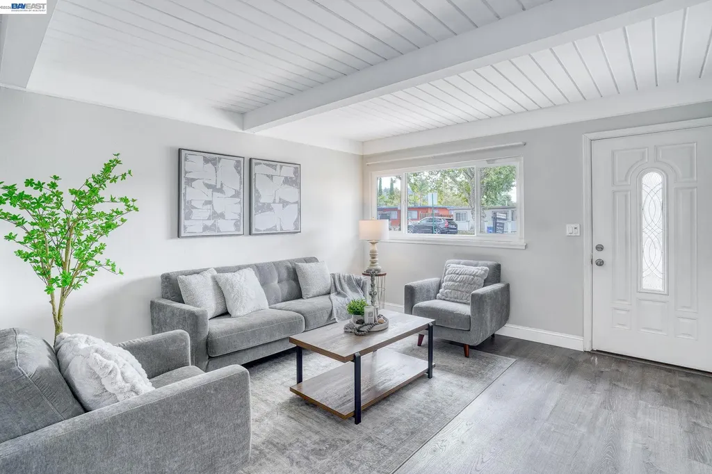 738 Lilly Hayward CA 94544