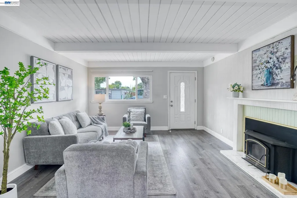 738 Lilly Hayward CA 94544