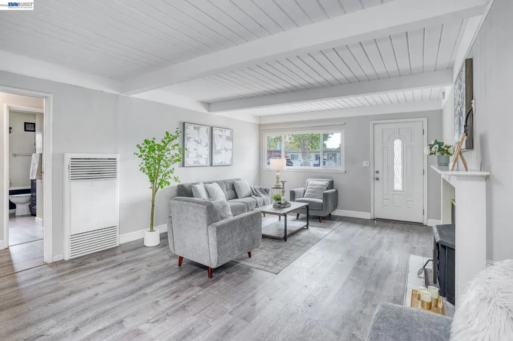 738 Lilly Hayward CA 94544
