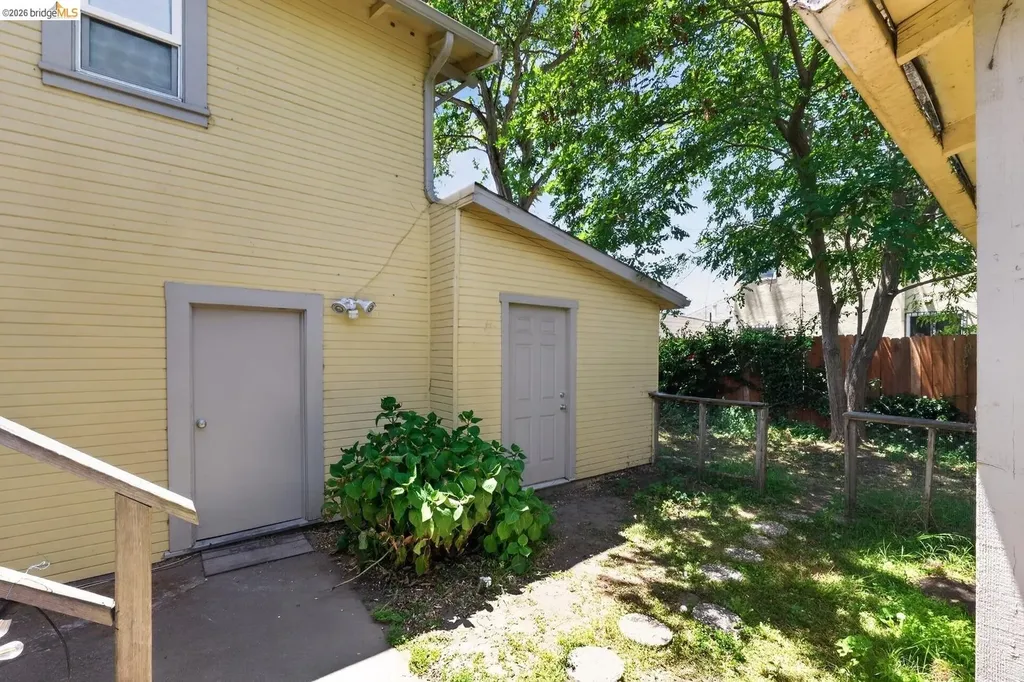 2701 Octavia Street Oakland CA 94619