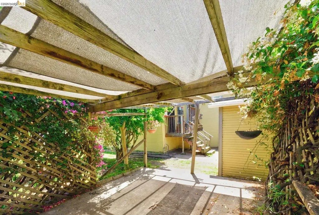 2701 Octavia Street Oakland CA 94619