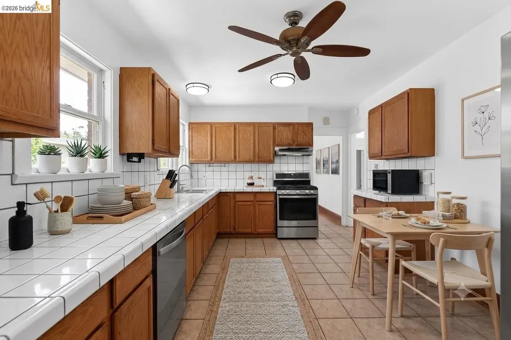 2701 Octavia Street Oakland CA 94619
