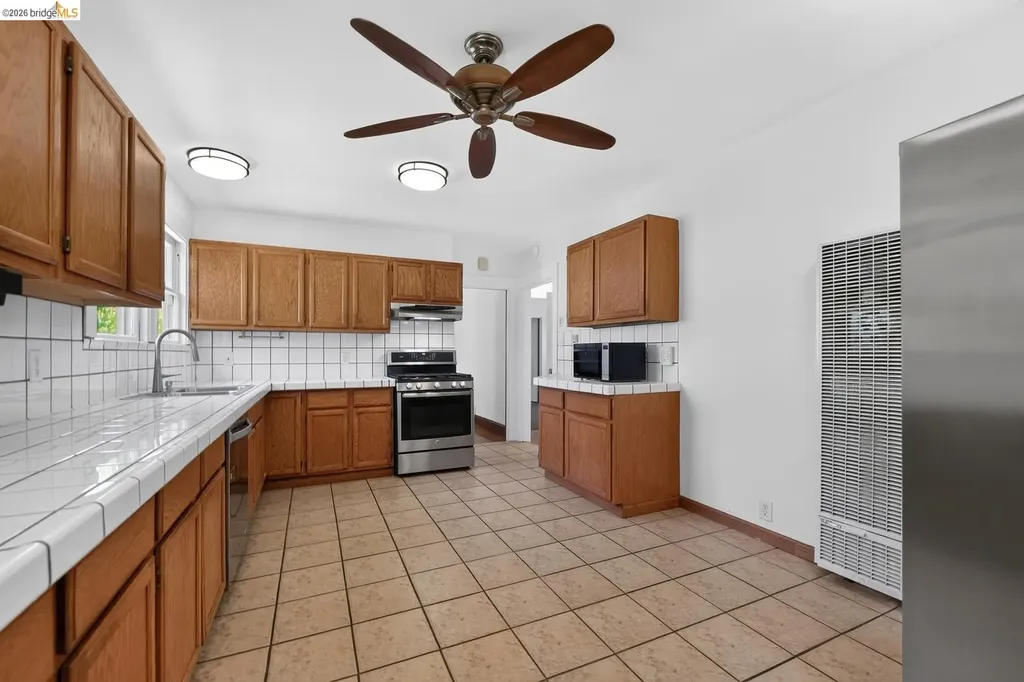 2701 Octavia Street Oakland CA 94619