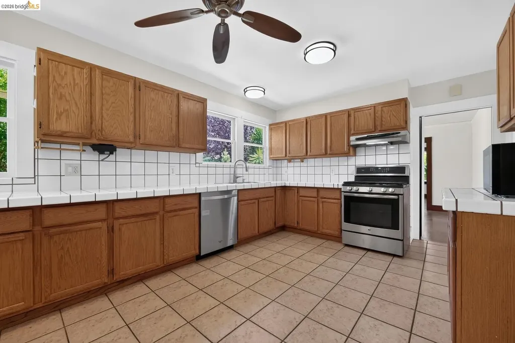 2701 Octavia Street Oakland CA 94619