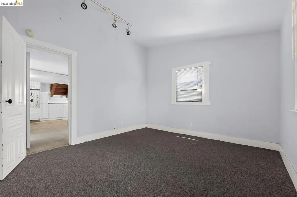 2701 Octavia Street Oakland CA 94619