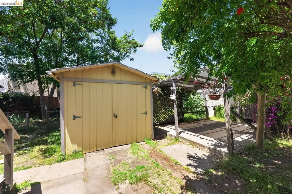 2701 Octavia Street Oakland CA 94619