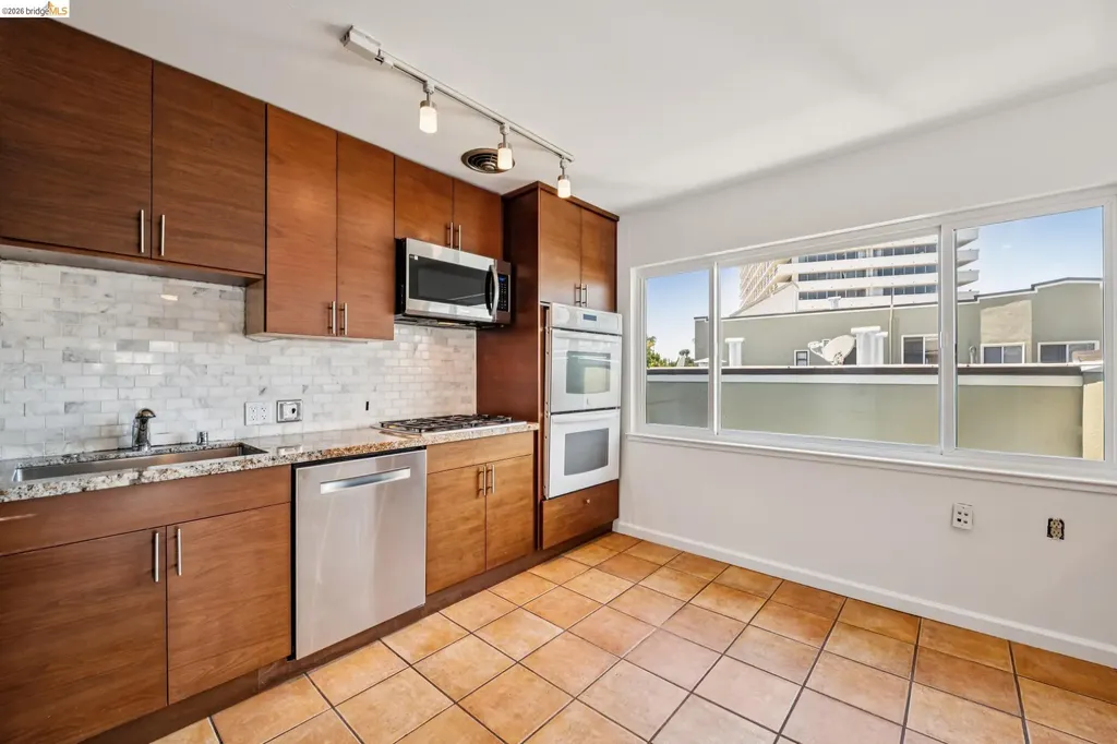 1410 Lakeshore Avenue Oakland CA 94606