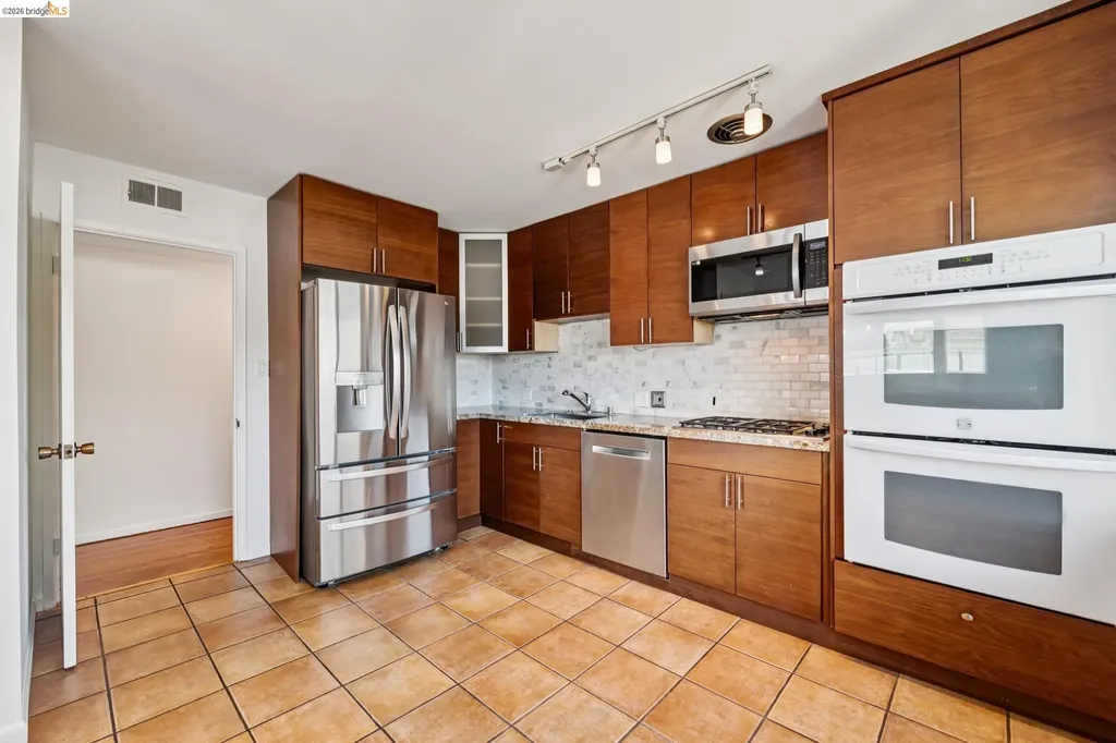 1410 Lakeshore Avenue Oakland CA 94606