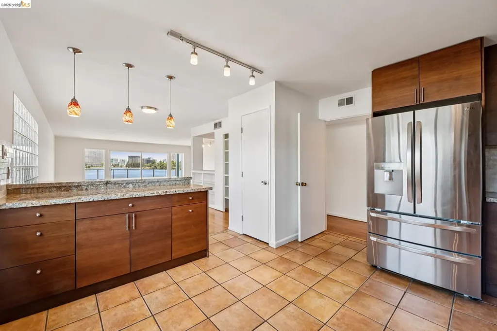 1410 Lakeshore Avenue Oakland CA 94606