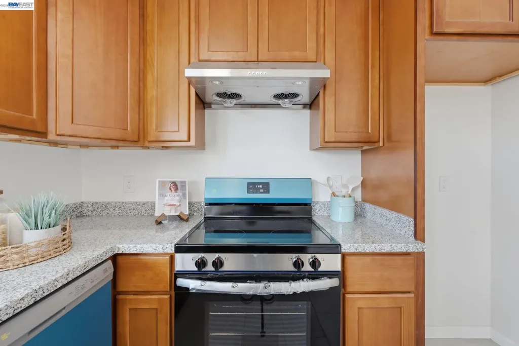 27803 Hummingbird Court Hayward CA 94545
