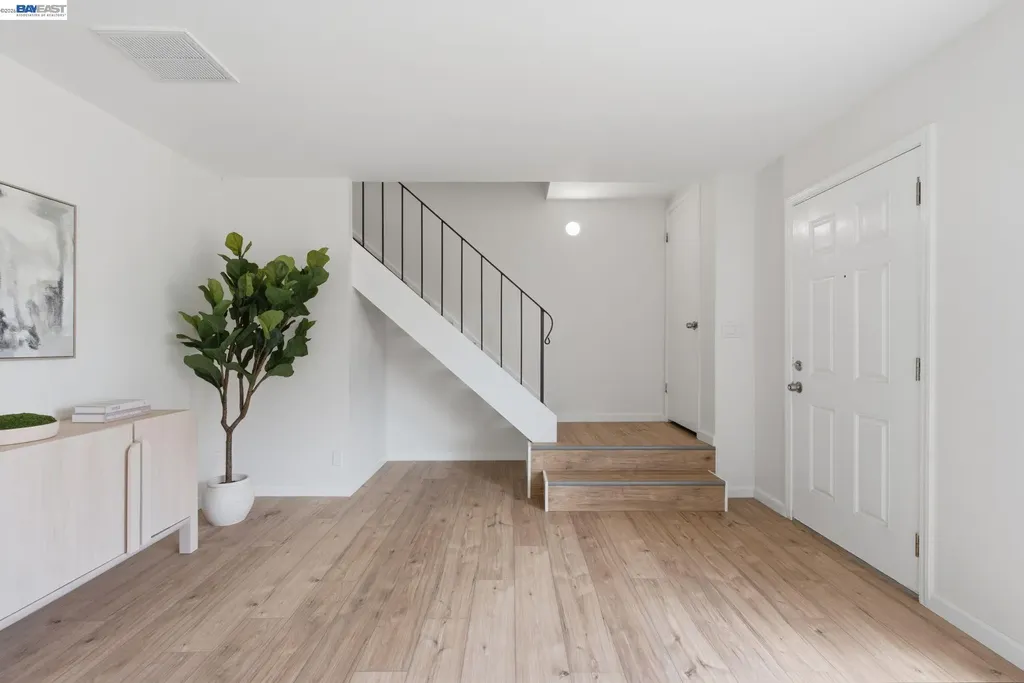 27803 Hummingbird Court Hayward CA 94545