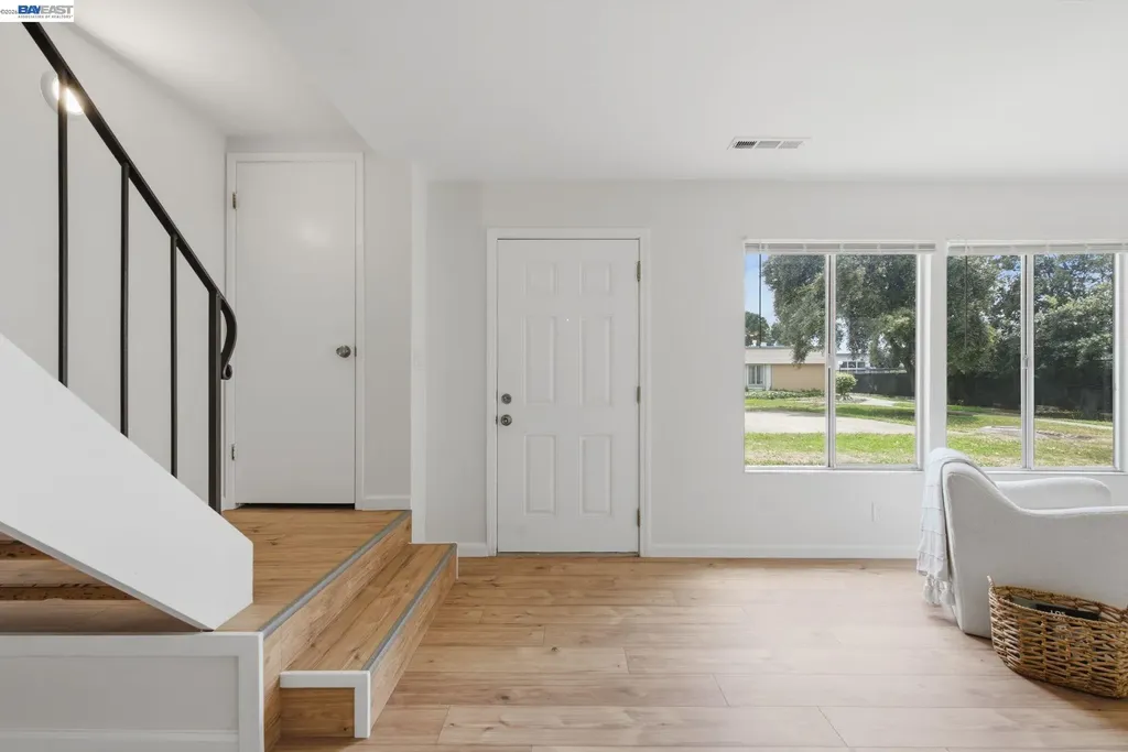 27803 Hummingbird Court Hayward CA 94545
