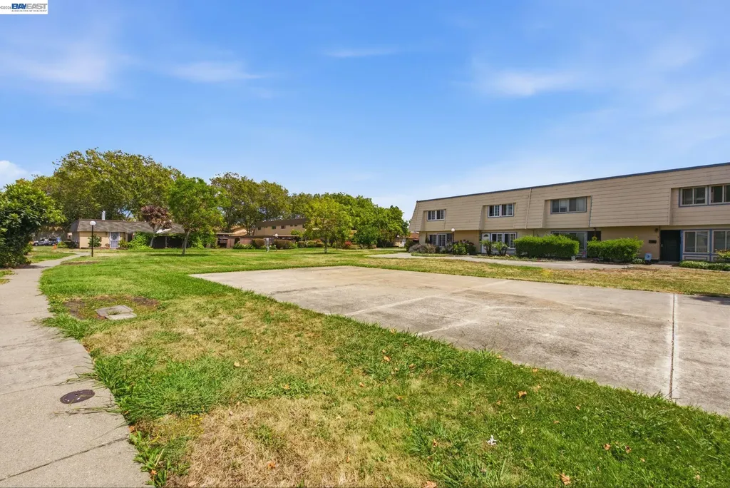 27803 Hummingbird Court Hayward CA 94545