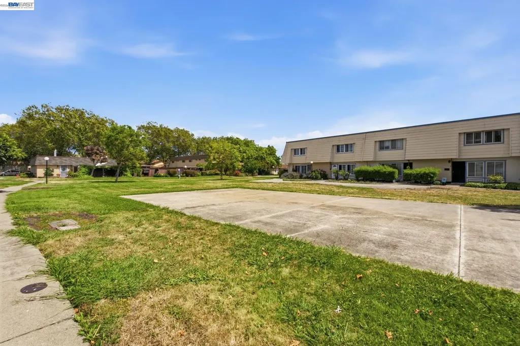 27803 Hummingbird Court Hayward CA 94545