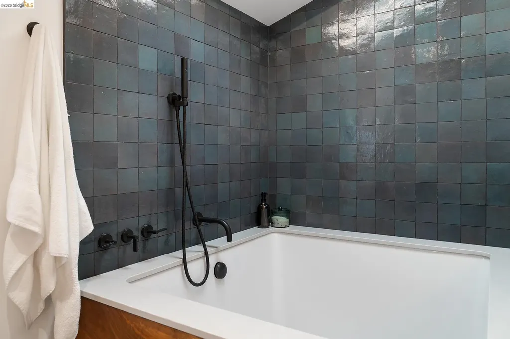 5656 Buena Vista Avenue Oakland CA 94618