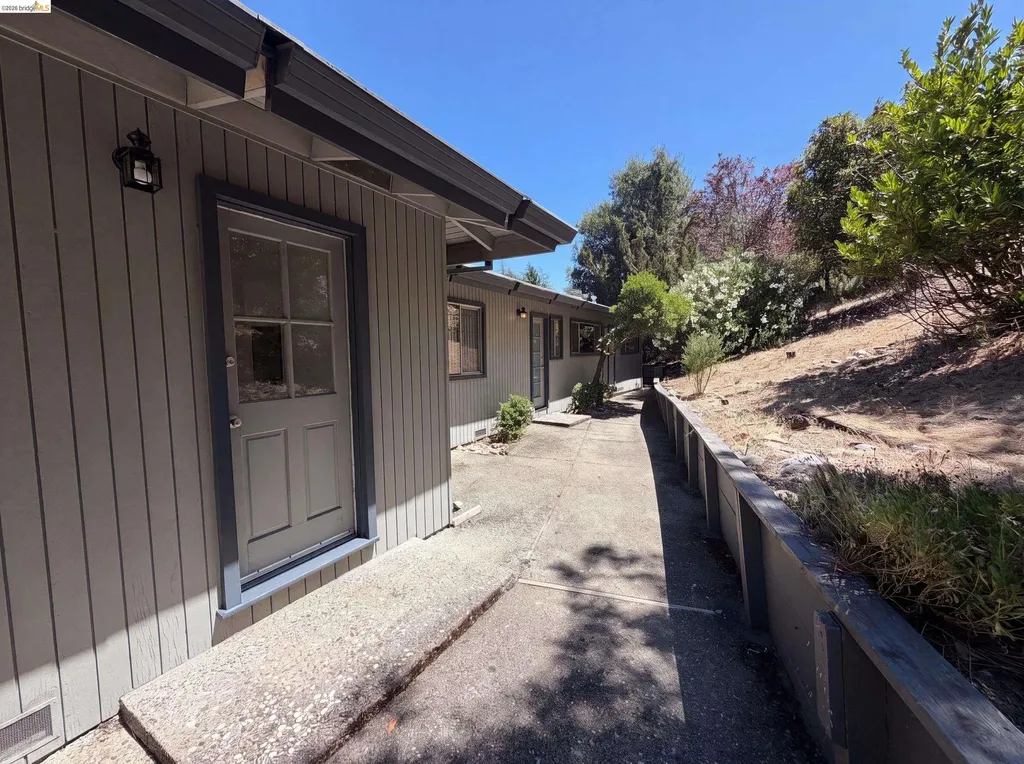 612 Tahos Road Orinda CA 94563