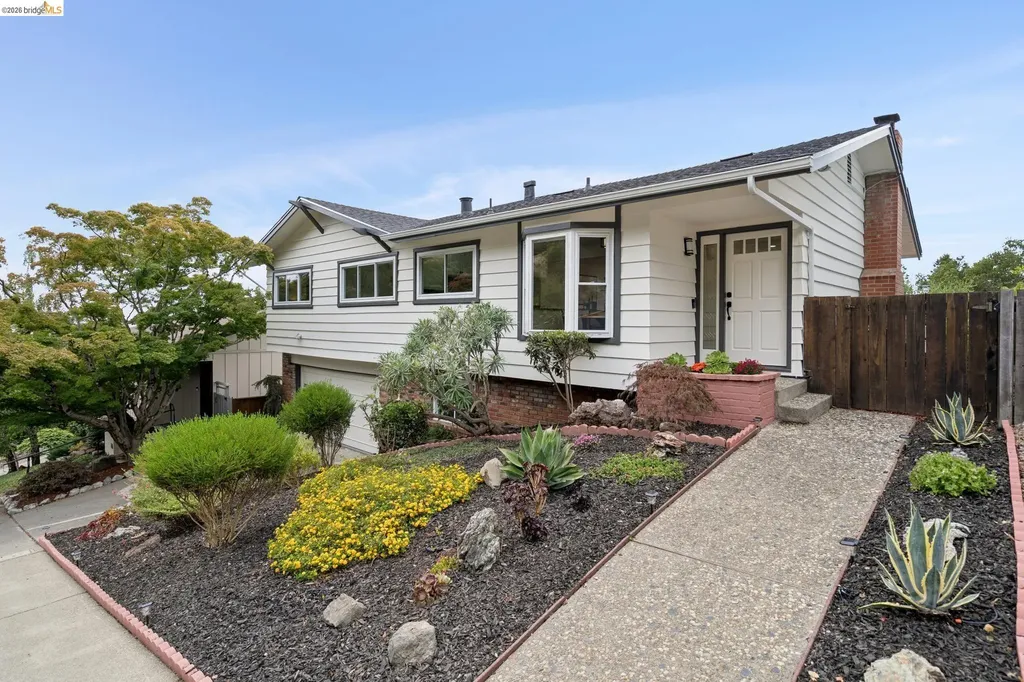 201 Crestmont Oakland CA 94619