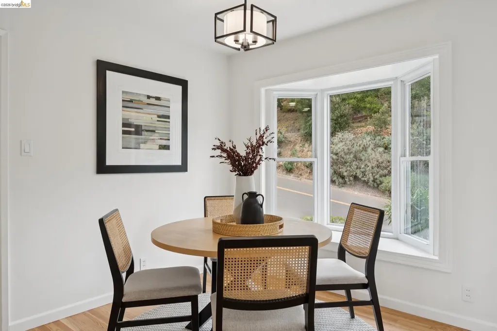 201 Crestmont Oakland CA 94619