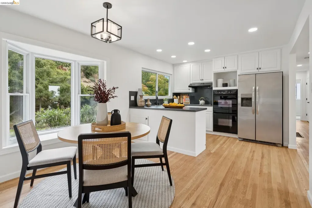 201 Crestmont Oakland CA 94619