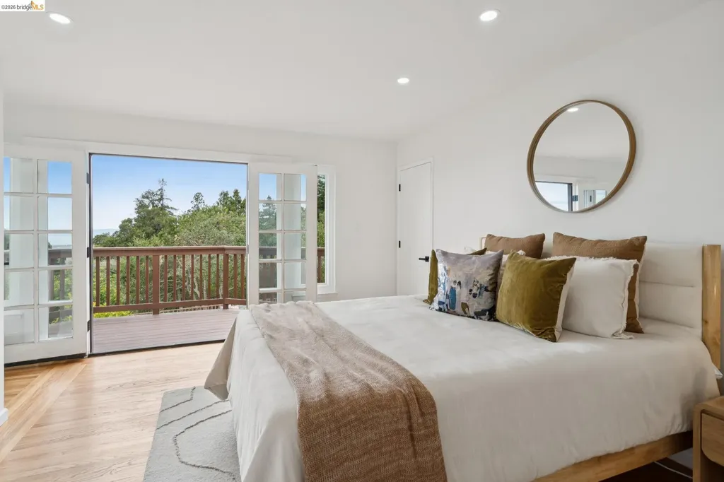 201 Crestmont Oakland CA 94619