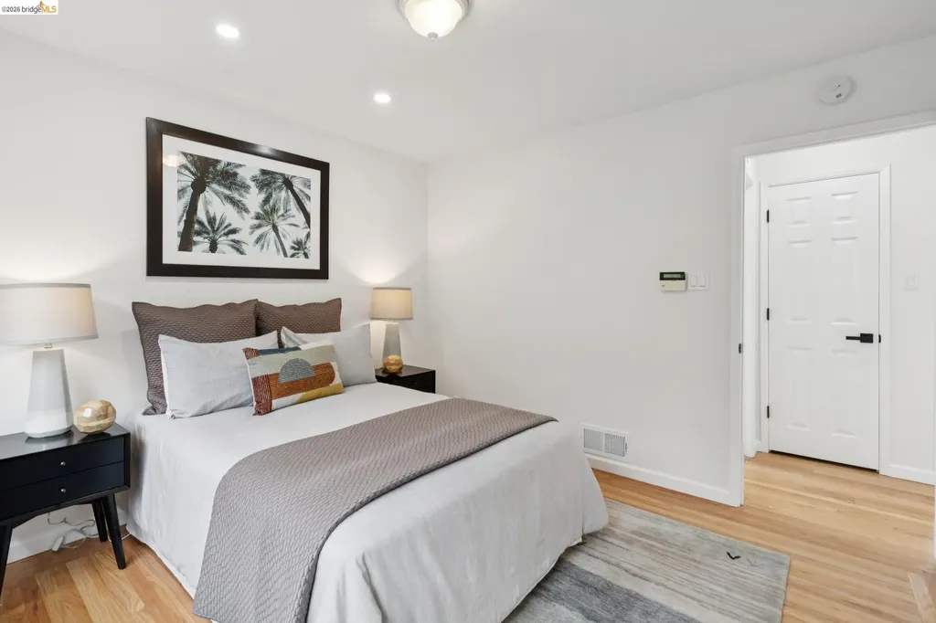 201 Crestmont Oakland CA 94619