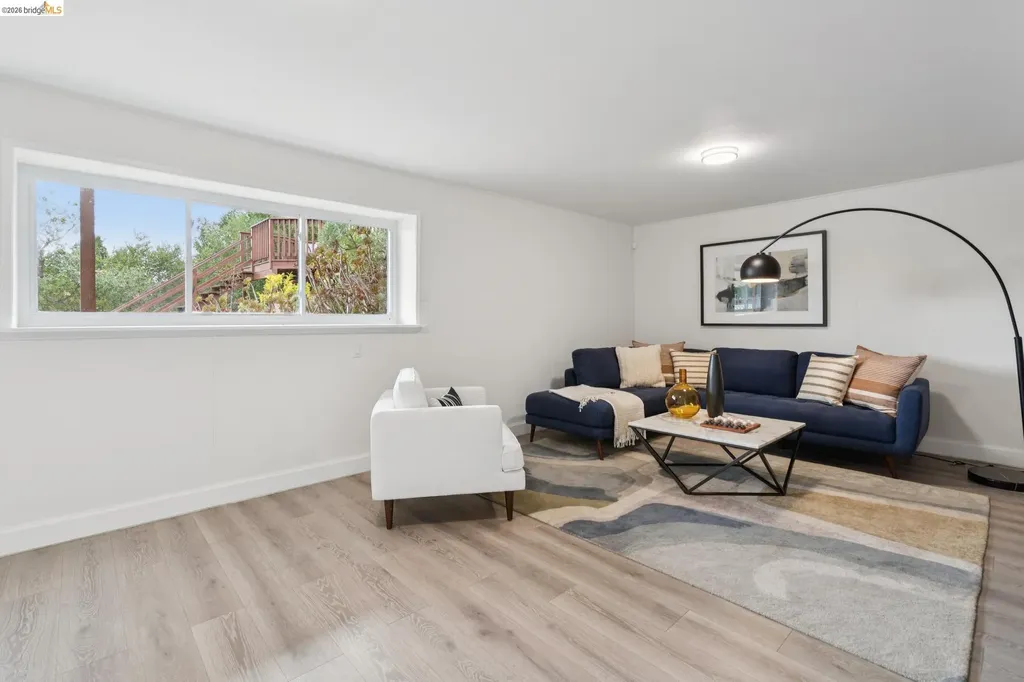 201 Crestmont Oakland CA 94619