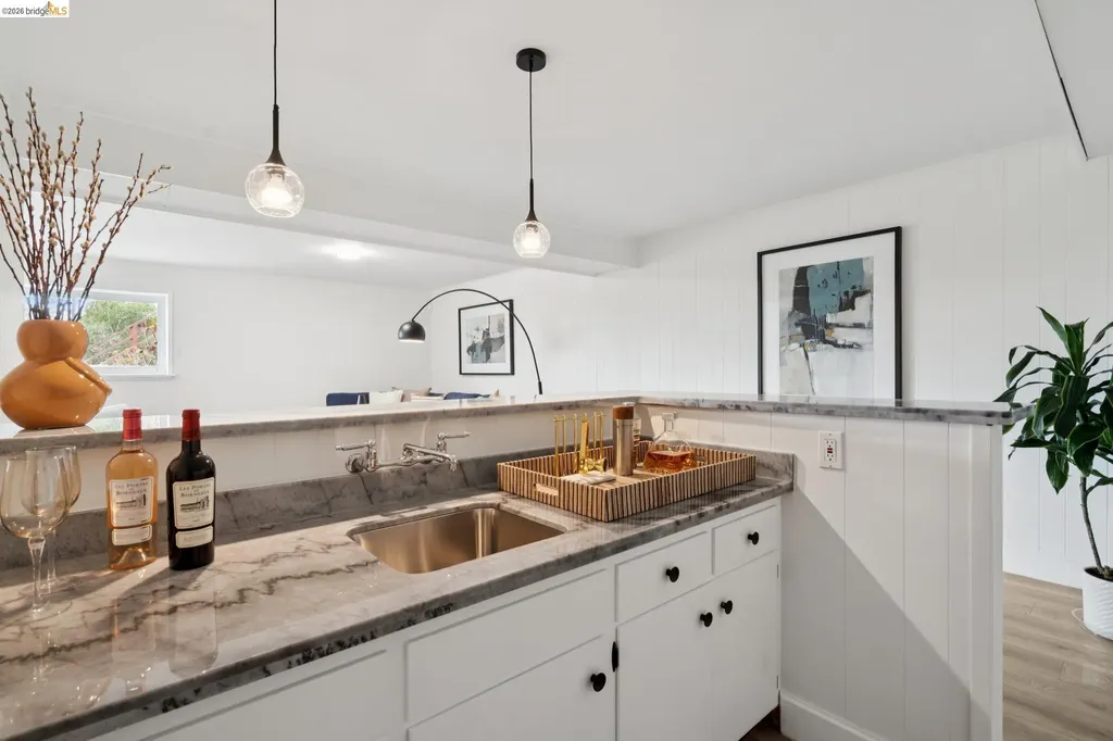 201 Crestmont Oakland CA 94619