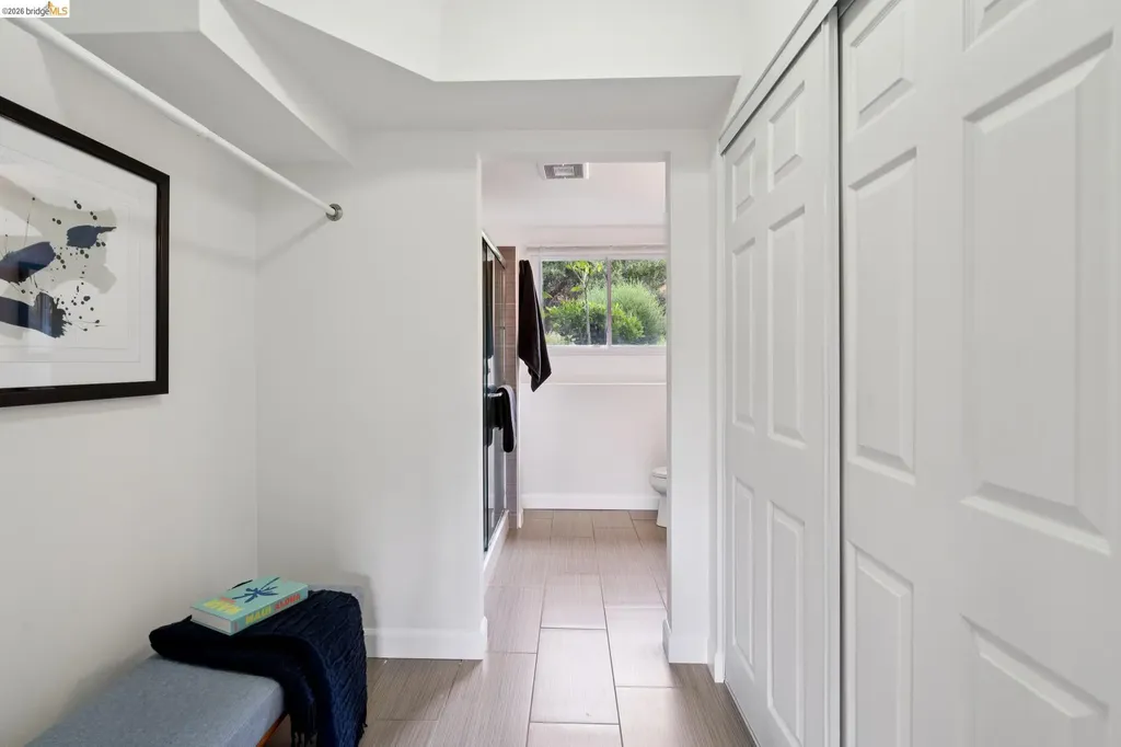 201 Crestmont Oakland CA 94619