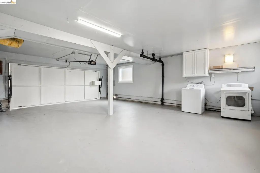 201 Crestmont Oakland CA 94619
