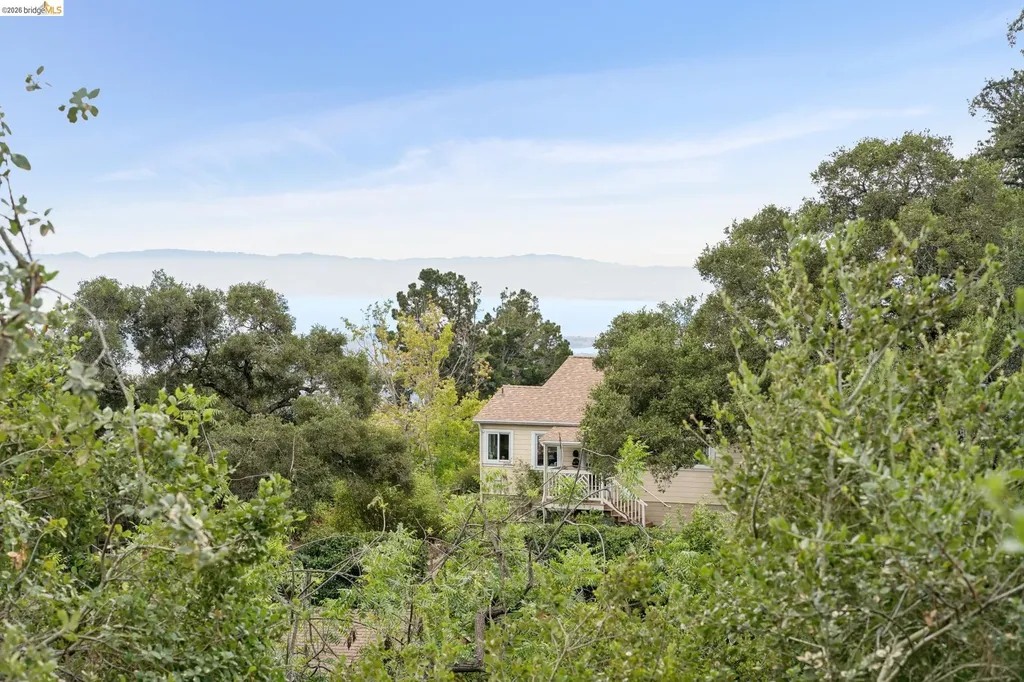 201 Crestmont Oakland CA 94619