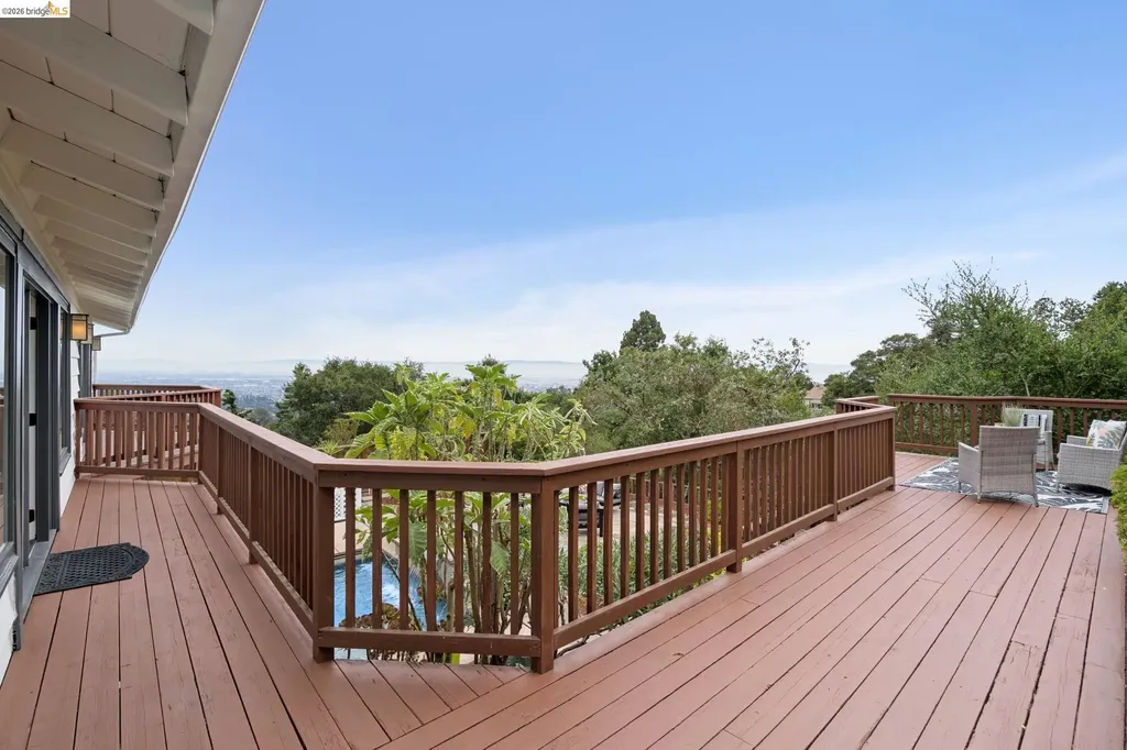 201 Crestmont Oakland CA 94619