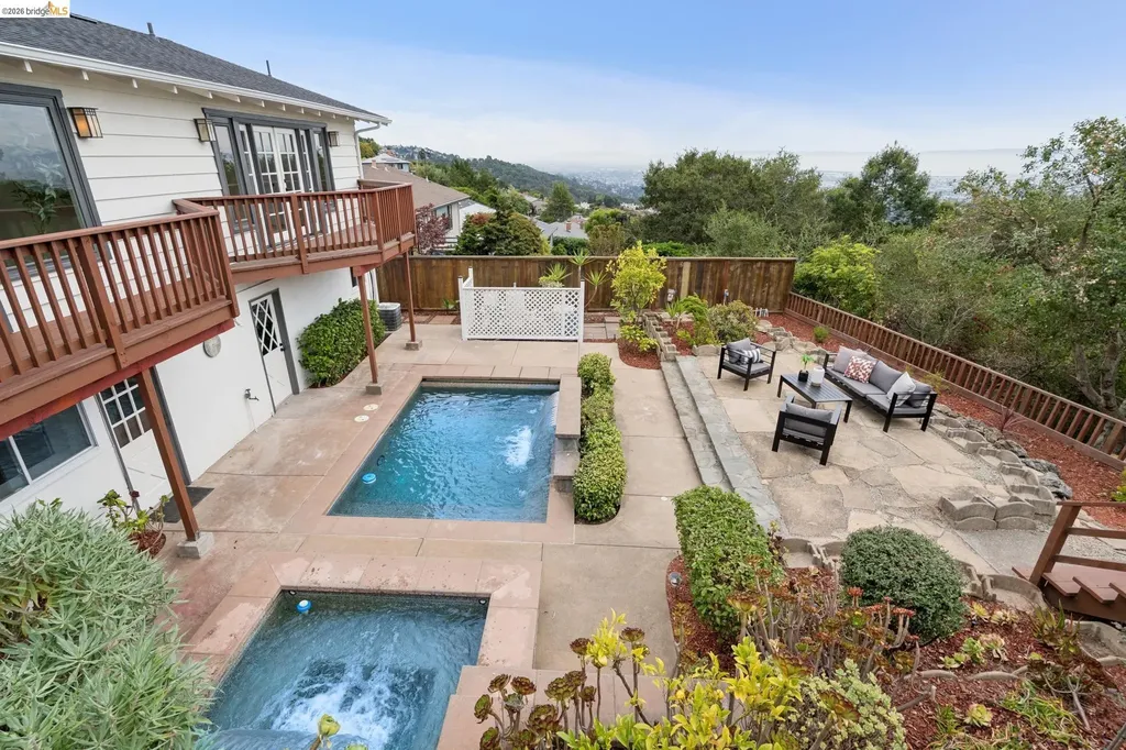 201 Crestmont Oakland CA 94619