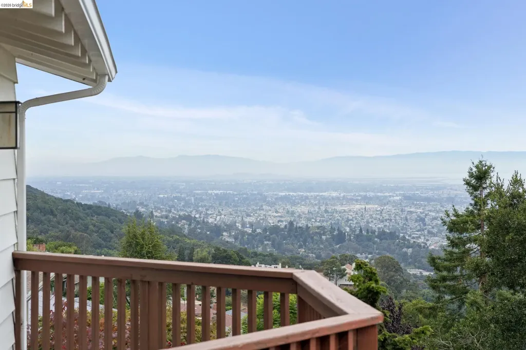 201 Crestmont Oakland CA 94619