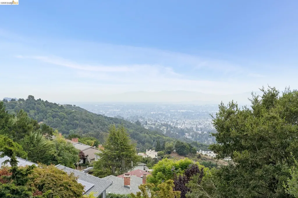 201 Crestmont Oakland CA 94619