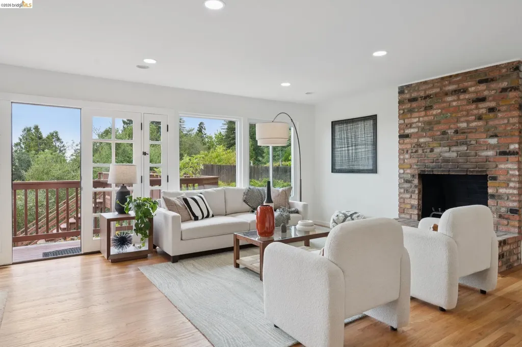 201 Crestmont Oakland CA 94619