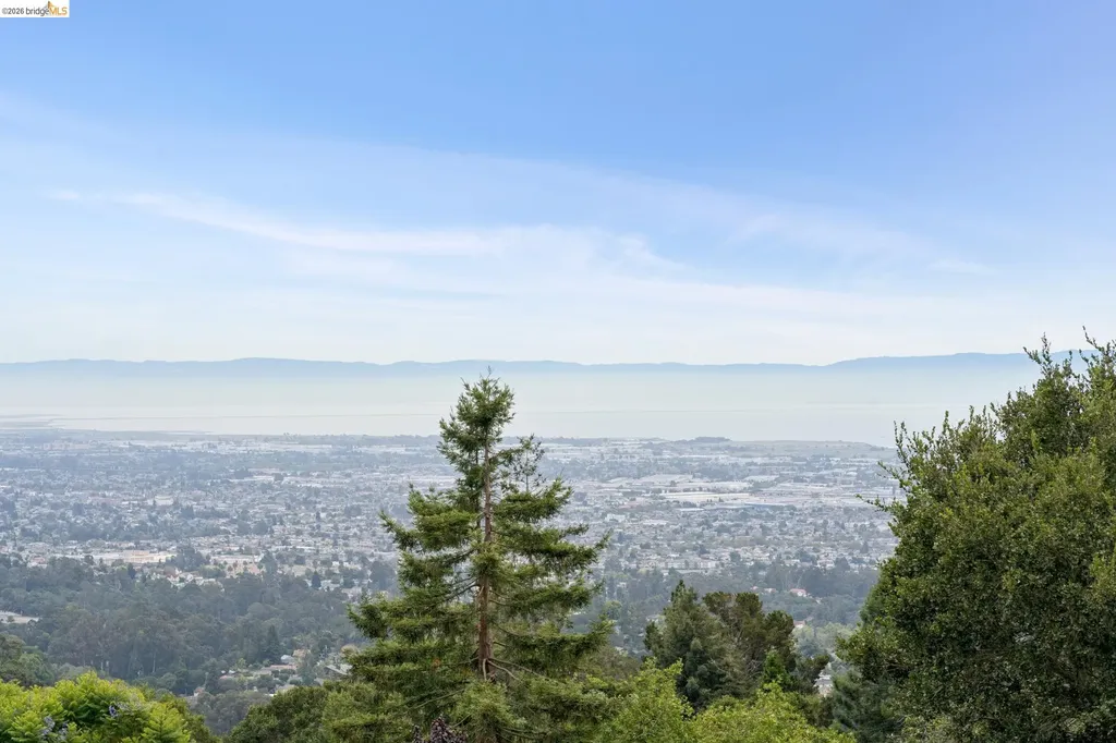 201 Crestmont Oakland CA 94619