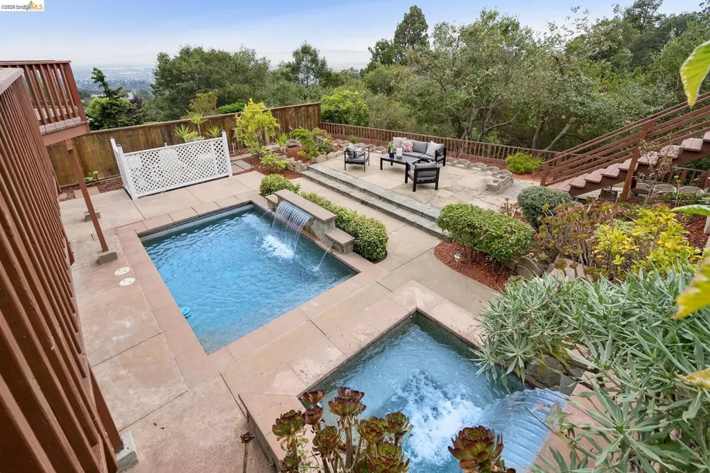 201 Crestmont Oakland CA 94619
