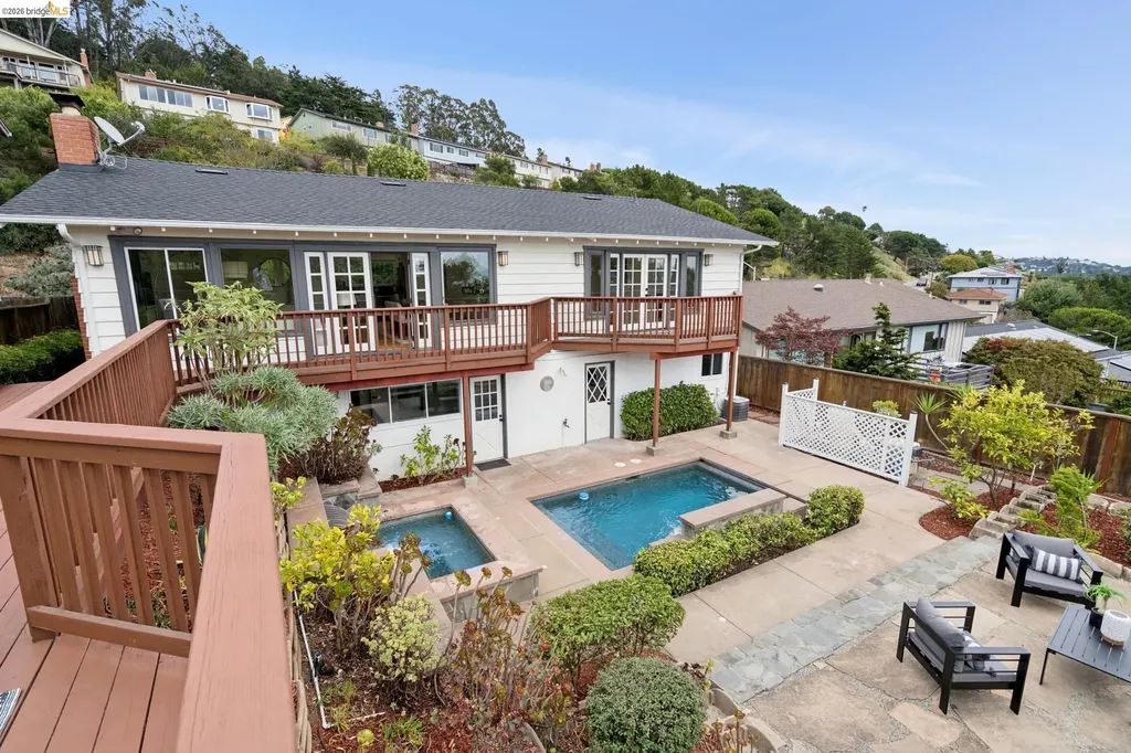 201 Crestmont Oakland CA 94619