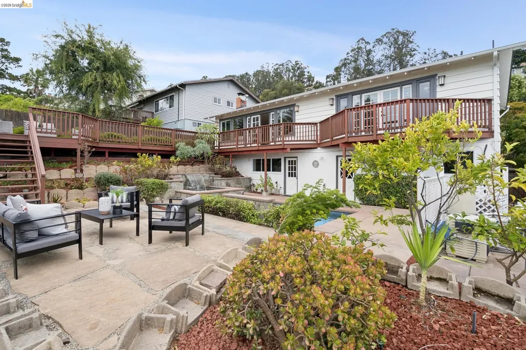 201 Crestmont Oakland CA 94619