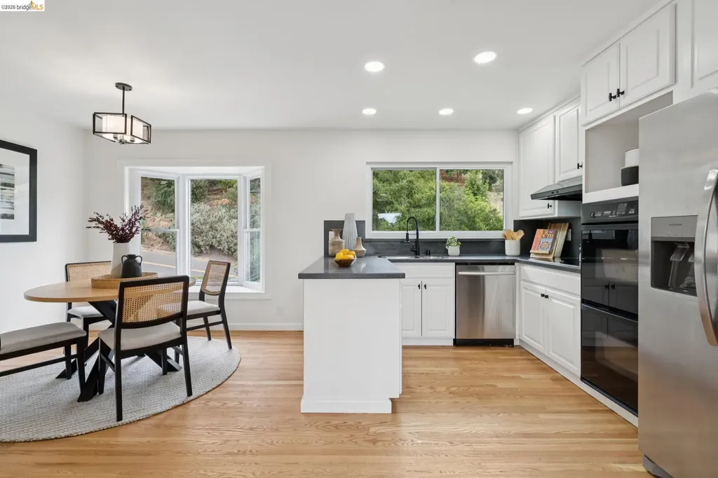 201 Crestmont Oakland CA 94619