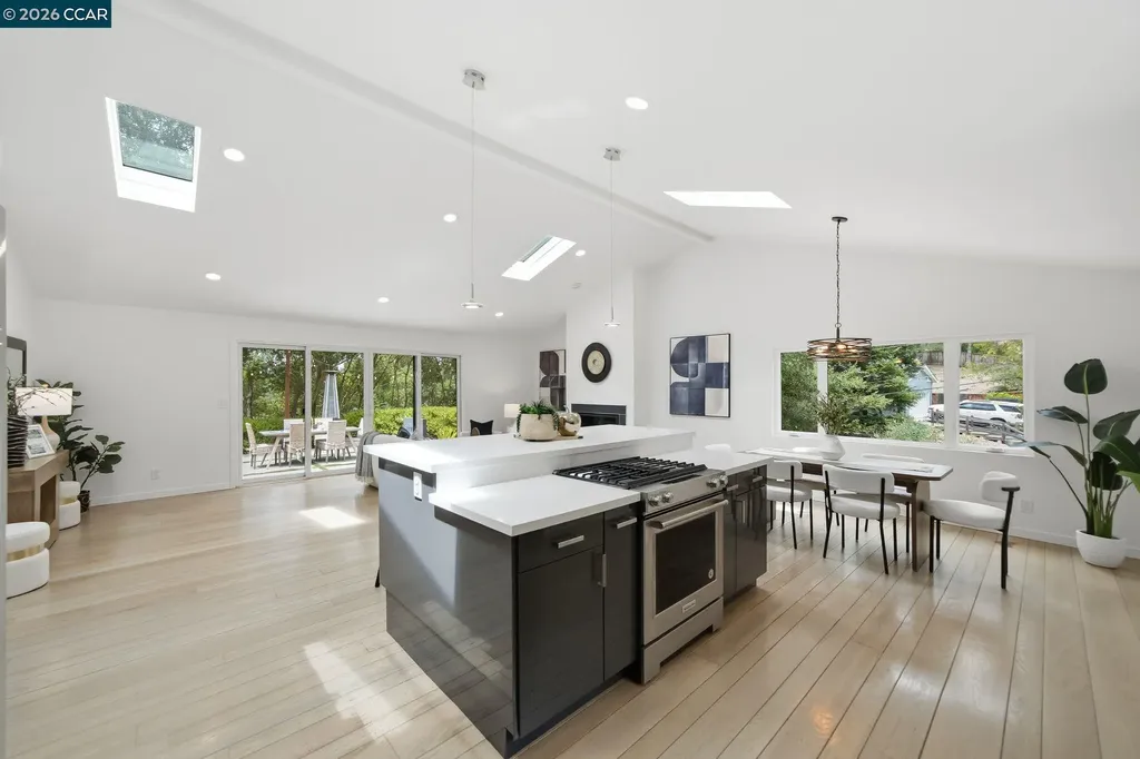 9 Easton Court Orinda CA 94563